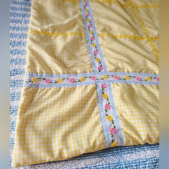 Vintage Handmade Yellow Gingham Plush Crib Blanket Jacquard Lace Zig Zag Trim - Picture 3 of 16